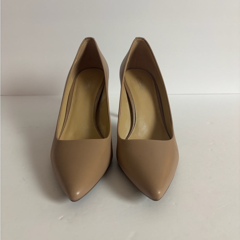 Michael Michael Kors Nude Leather Pointed Toe Pumps – Size 7.5M - Picture 2 of 6